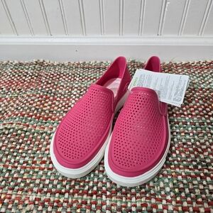 NWT Pink crock slip on loafer water shoes Kids' Size 3